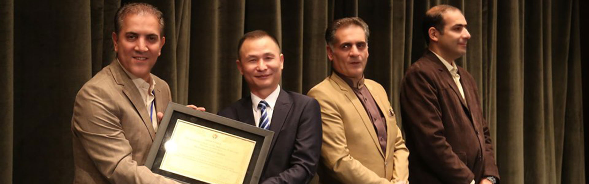 فرهود زعفری هشجین موفق به کسب دکترای افتخاری از دانشگاه ژاپن